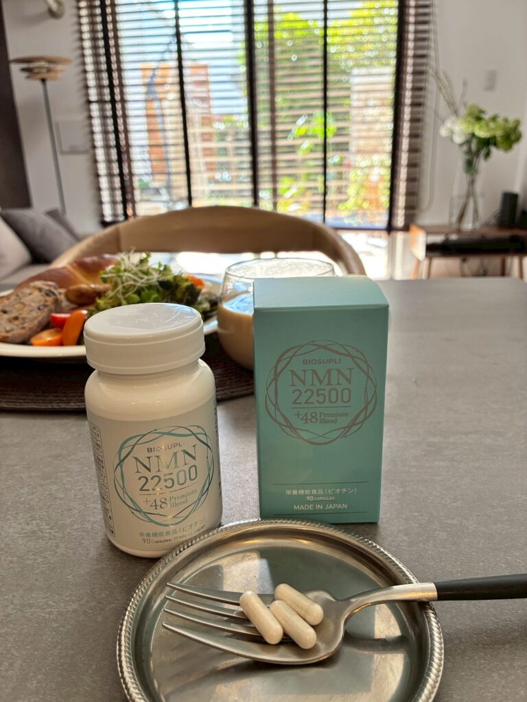 忙しい朝にNMN22500＋48を習慣として取り入れる様子